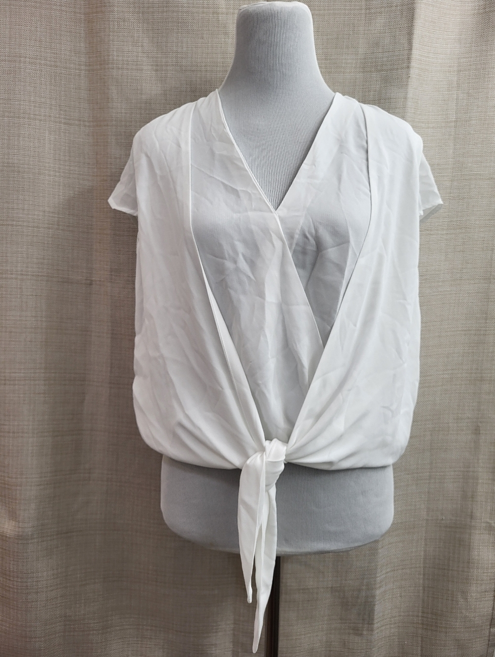 Gabrielle Union Women's Cap Sleeve White V-Neck Tie Front Blouse Size Small NWT‎